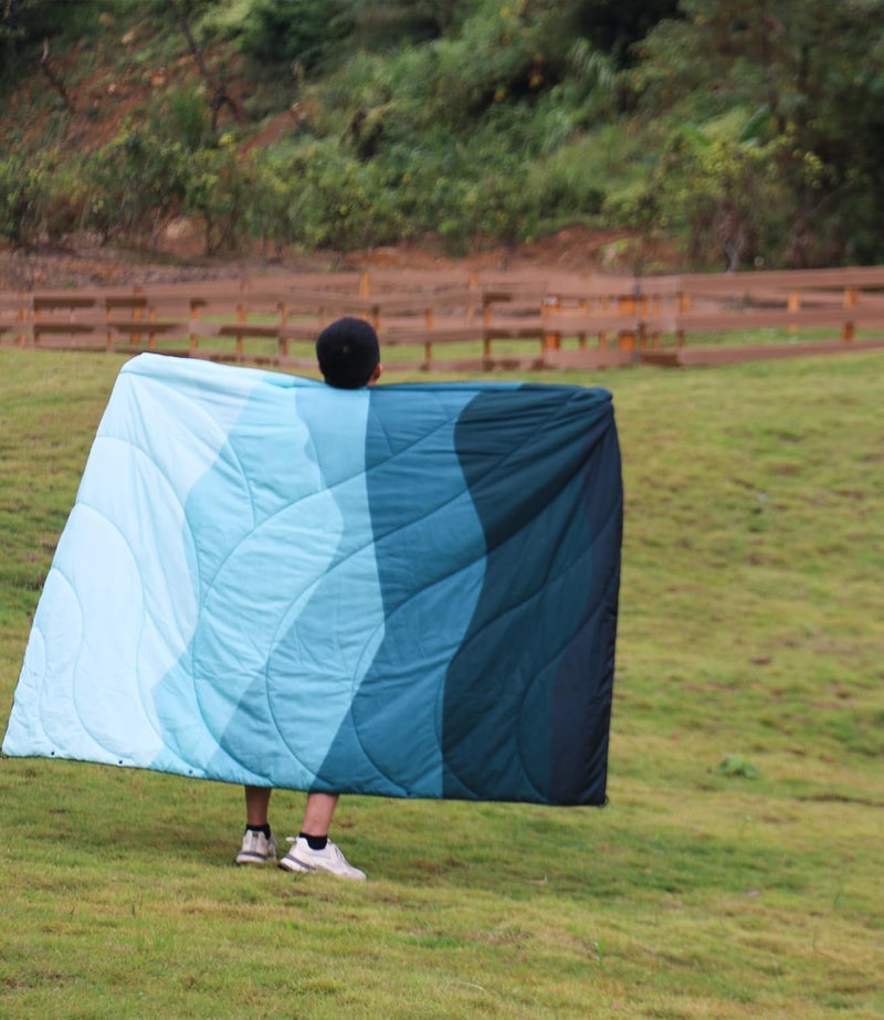 LH Outdoor Puffy Camping Blanket, Lightweight Down Alternative Puffy Waterproof Stadium Blanket with Portable Bag, Lightweight Camping Blanket for 2 People, Cold Weather, Sports, Travel, Car, 79*54 inch - Image 3